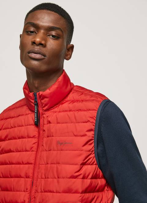 muskarci_studio_crvena_podstavljeni_prsluk_s_patentnim_zatvaracem_pepe_jeans_jz8h843.jpg muškarci studio crvena podstavljeni prsluk s patentnim zatvaračem Pepe Jeans JZ8H843 - Slika 1