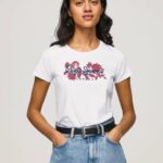 žene bijela majica s printom logotipa od likre Pepe Jeans JZ8H385