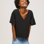 žene crno krep top s volanima na rukavima Pepe Jeans JZ8H365