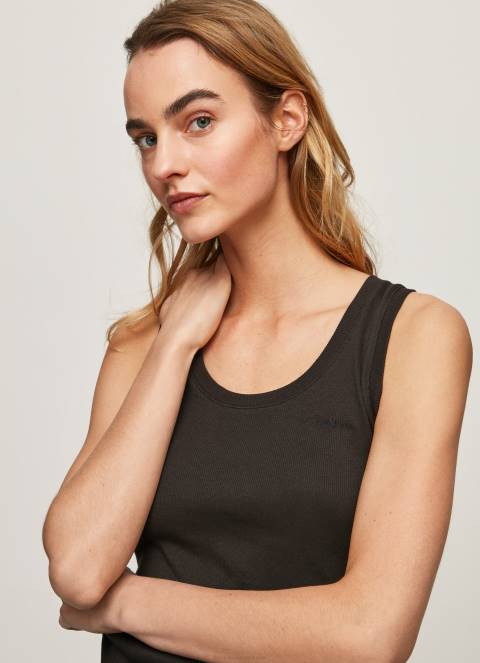 zene_crno_rebrasta_majica_kratkih_rukava_s_otvorom_za_ruke_pepe_jeans_jz8h440.jpg žene crno rebrasta majica kratkih rukava s otvorom za ruke Pepe Jeans JZ8H440 - Slika 1