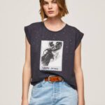 žene isprano crno majica s printom fotografija Pepe Jeans JZ8H388