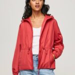 žene studio crvena vjetrovka s kapuljačom Pepe Jeans JZ8H129